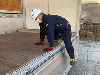 フォークリフトの水平が分からない事による事故